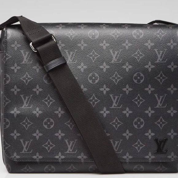 LOUIS VUITTON Monogram Eclipse Canvas District MM Messenger Bag - Picture 2 of 7